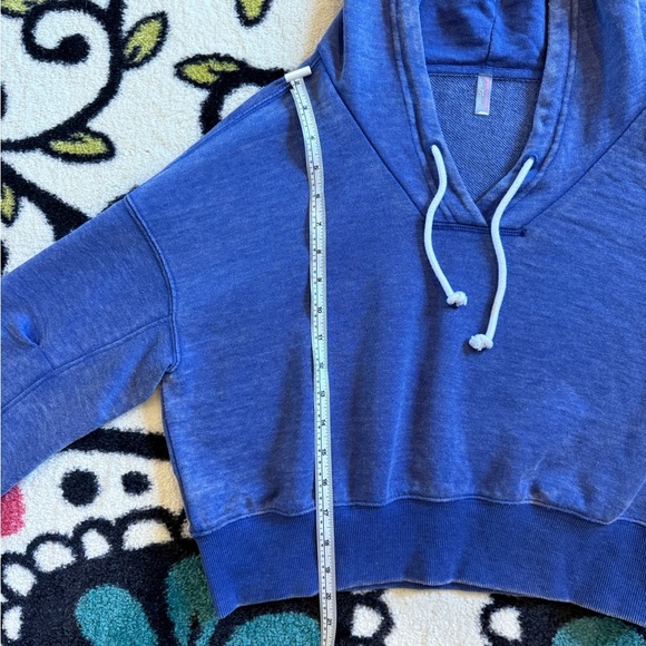 We The Free (Free People) Cropped V-Neck Hoodie - Blue - Size Extra Small - Picture 10 of 12